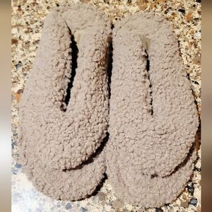 Like New SKIMS Thong Slippers